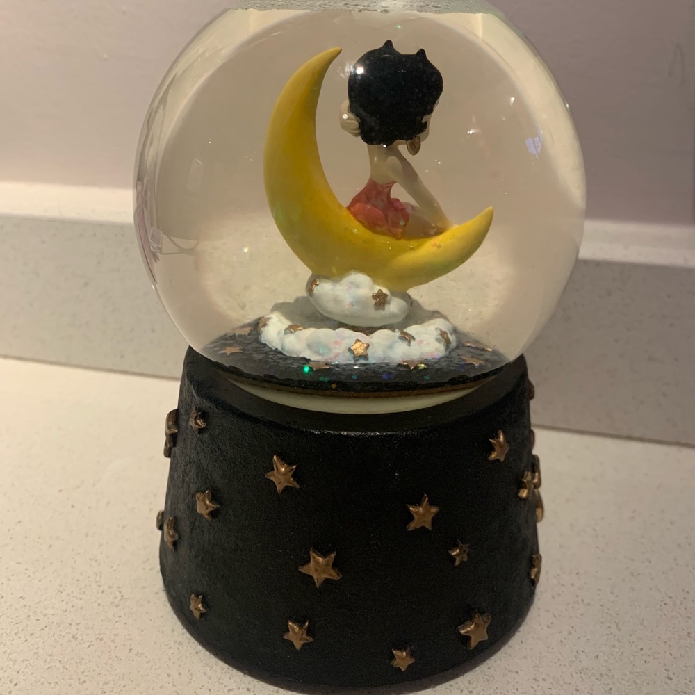 Vintage Betty Boop globe music box